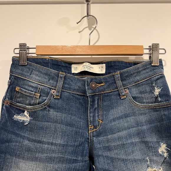 Low rise, Abercrombie distressed jeans - Picture 2 of 8